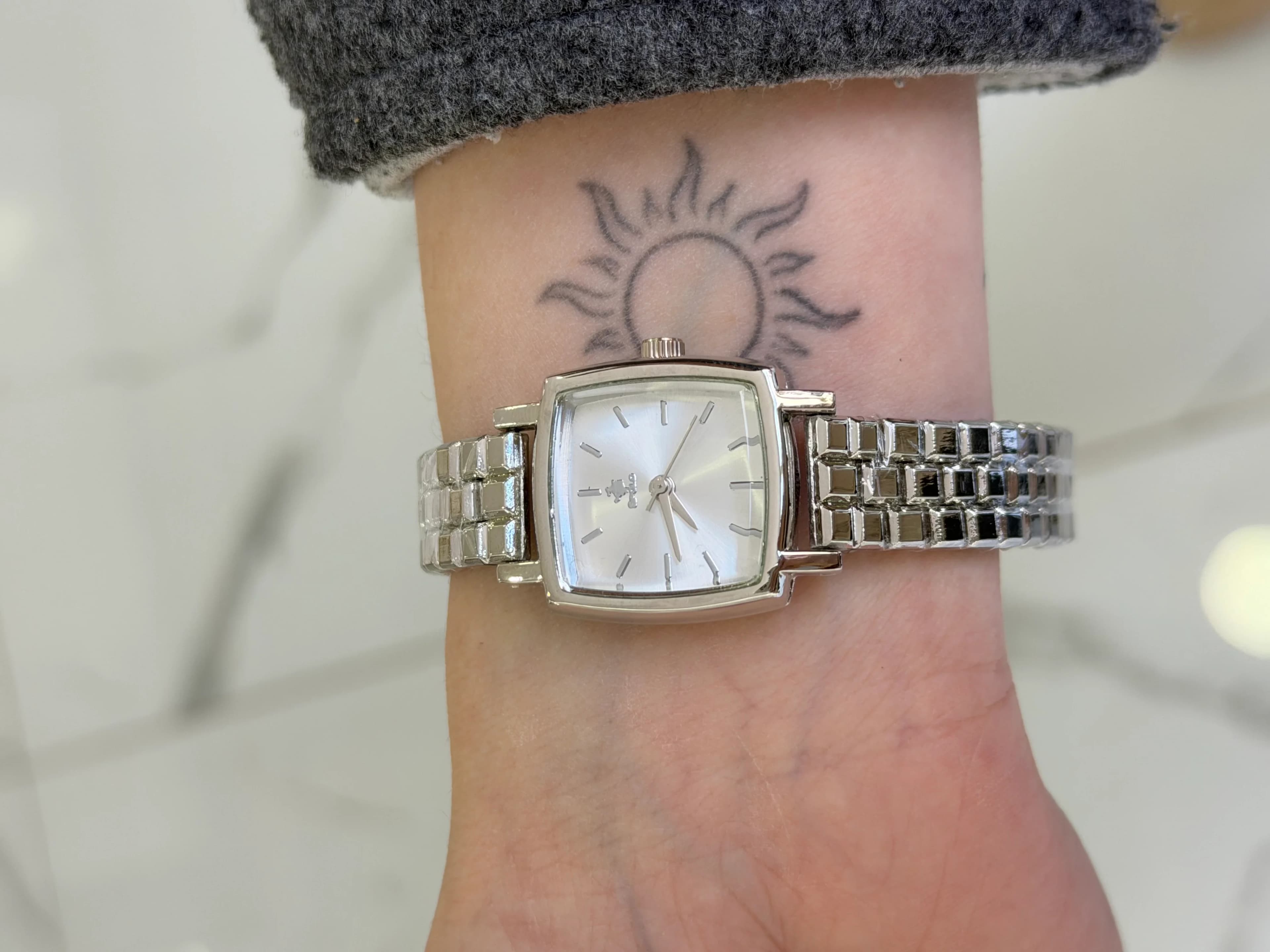 Gümüş Renk Sade Saat