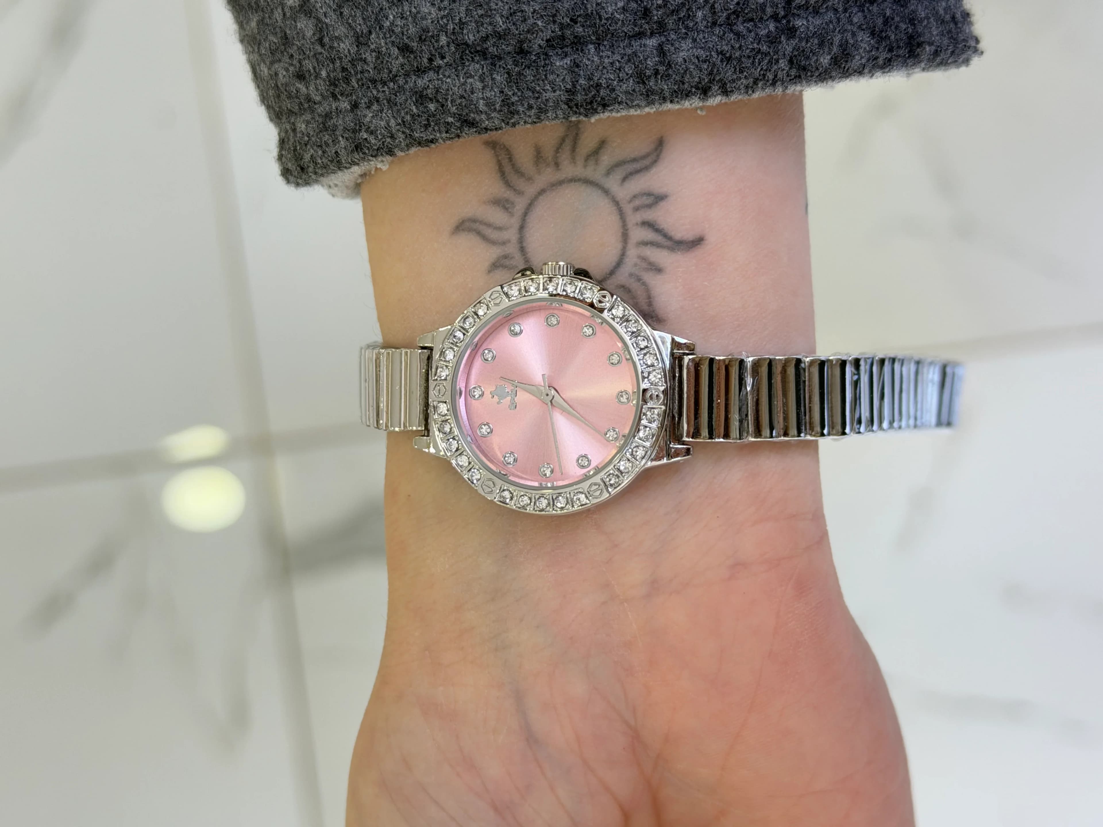 Gümüş Taşlı Pembe Saat