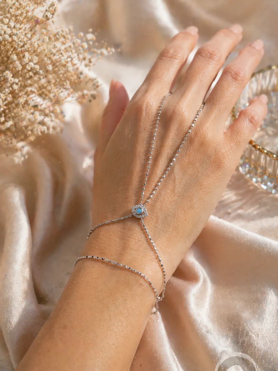 Gümüş Renk Pullu Göz Şahmeran