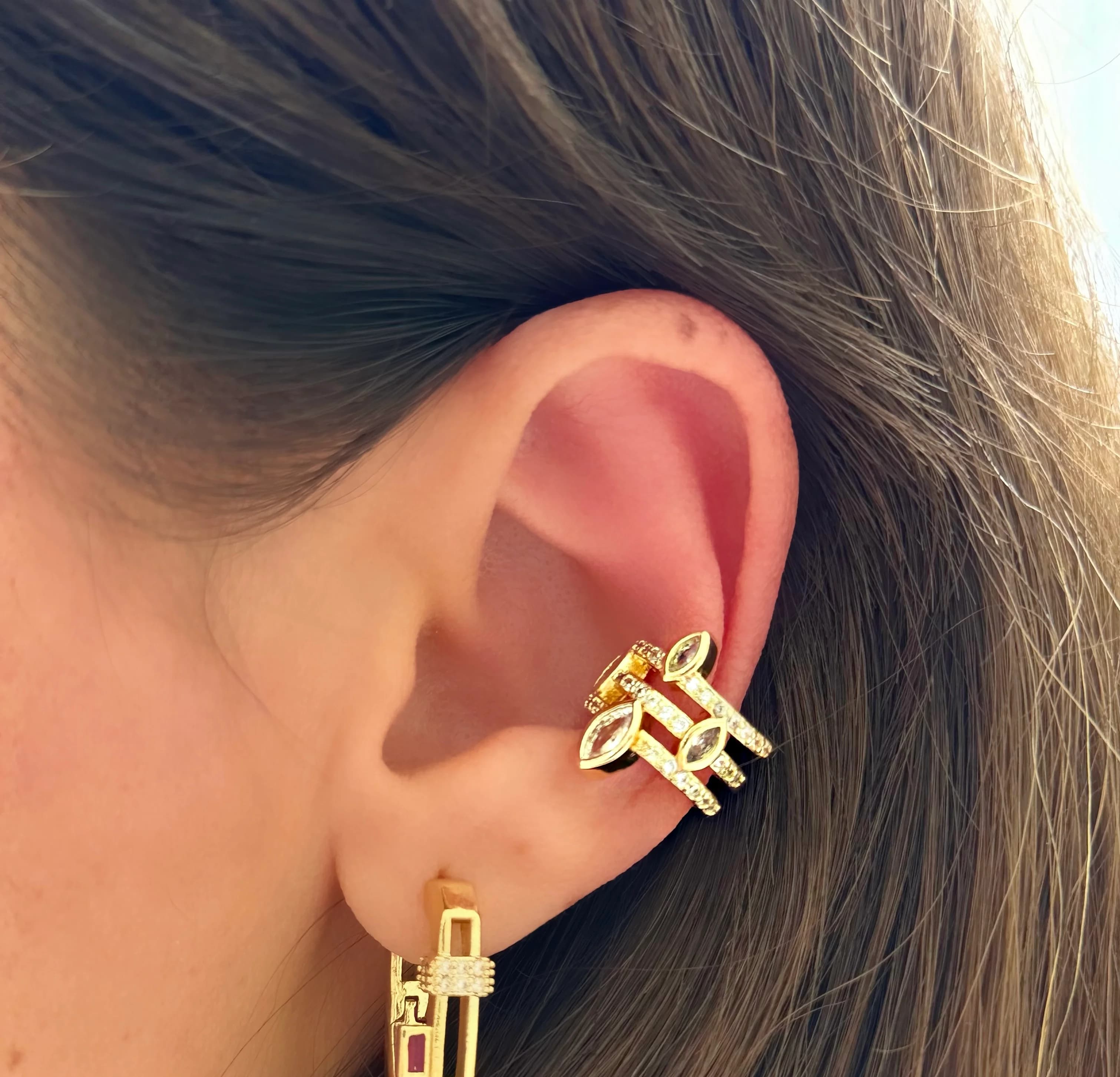 14K YSX Taşlı Kıkırdak Küpe