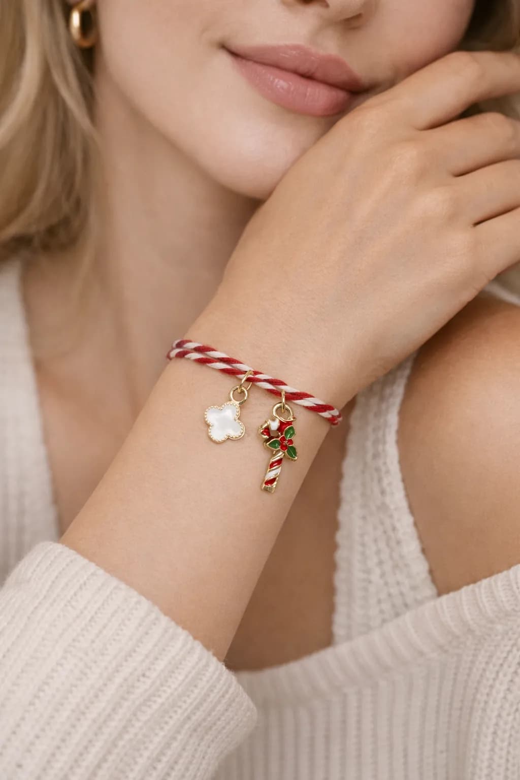 Beyaz Yonca Marteniçka Bileklik