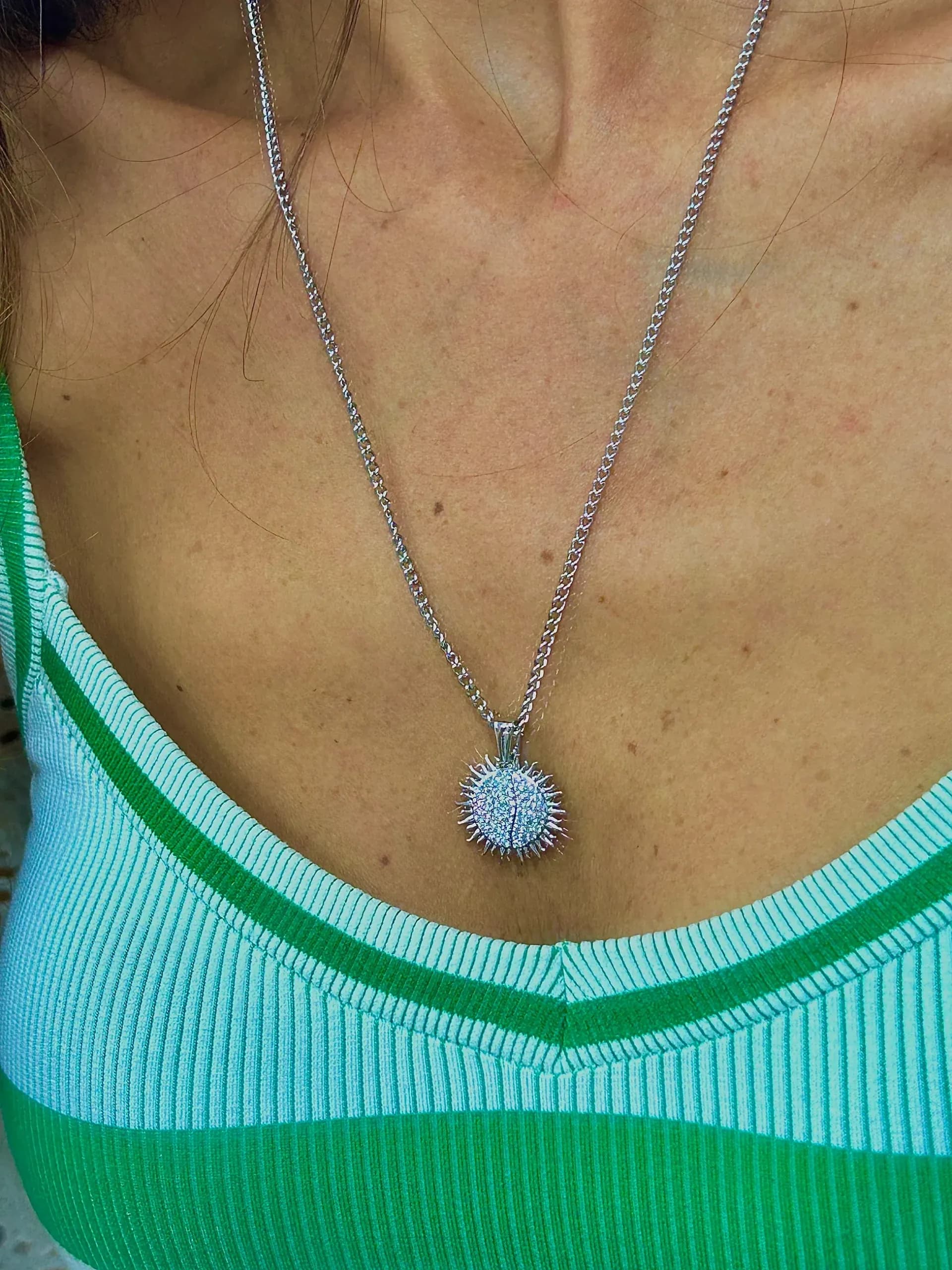 Çelik Gümüş Renk Açılır Güneş Kolye 50 cm