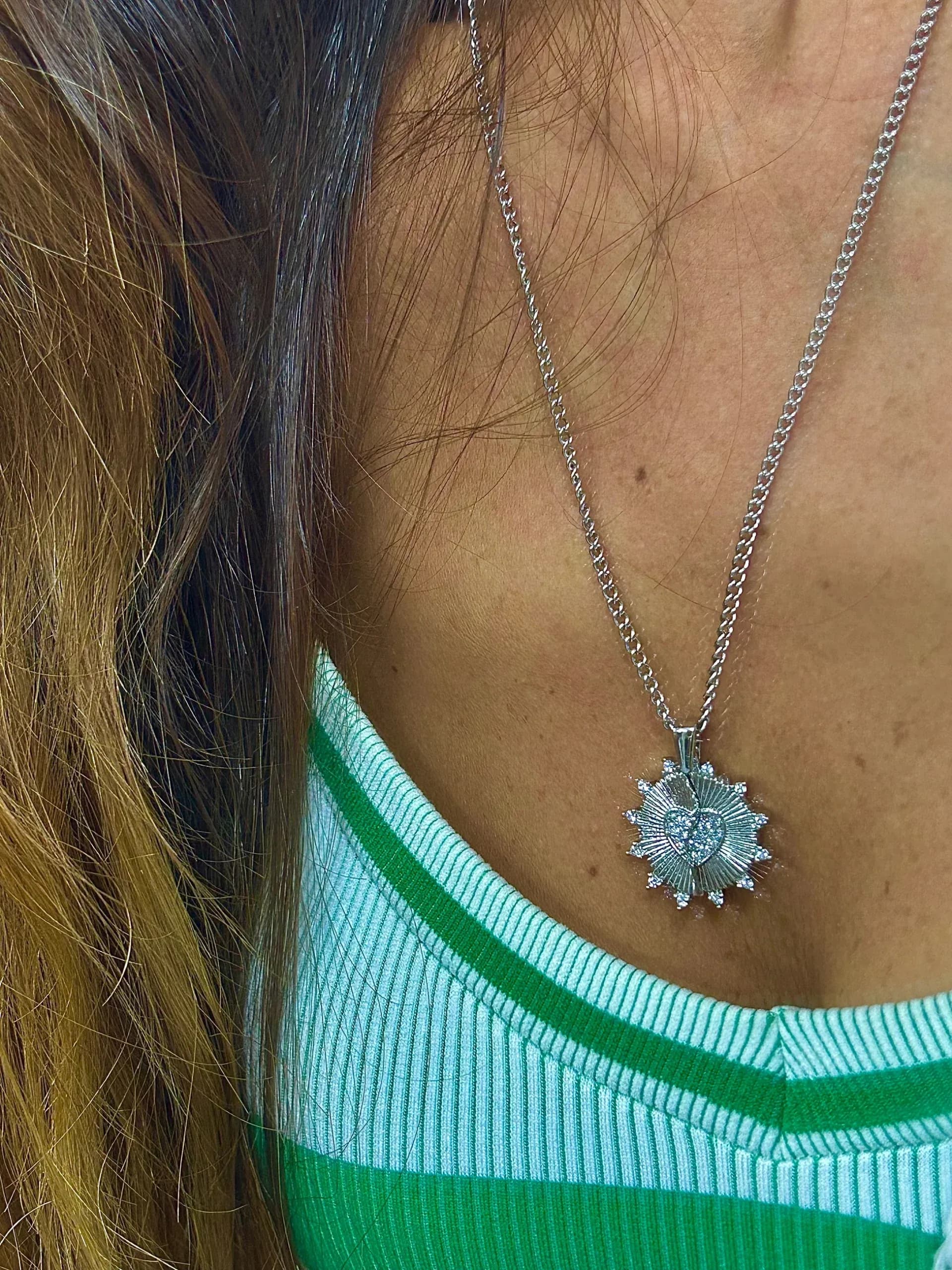 Çelik Gümüş Renk Açılır Kalp Kolye 50 cm