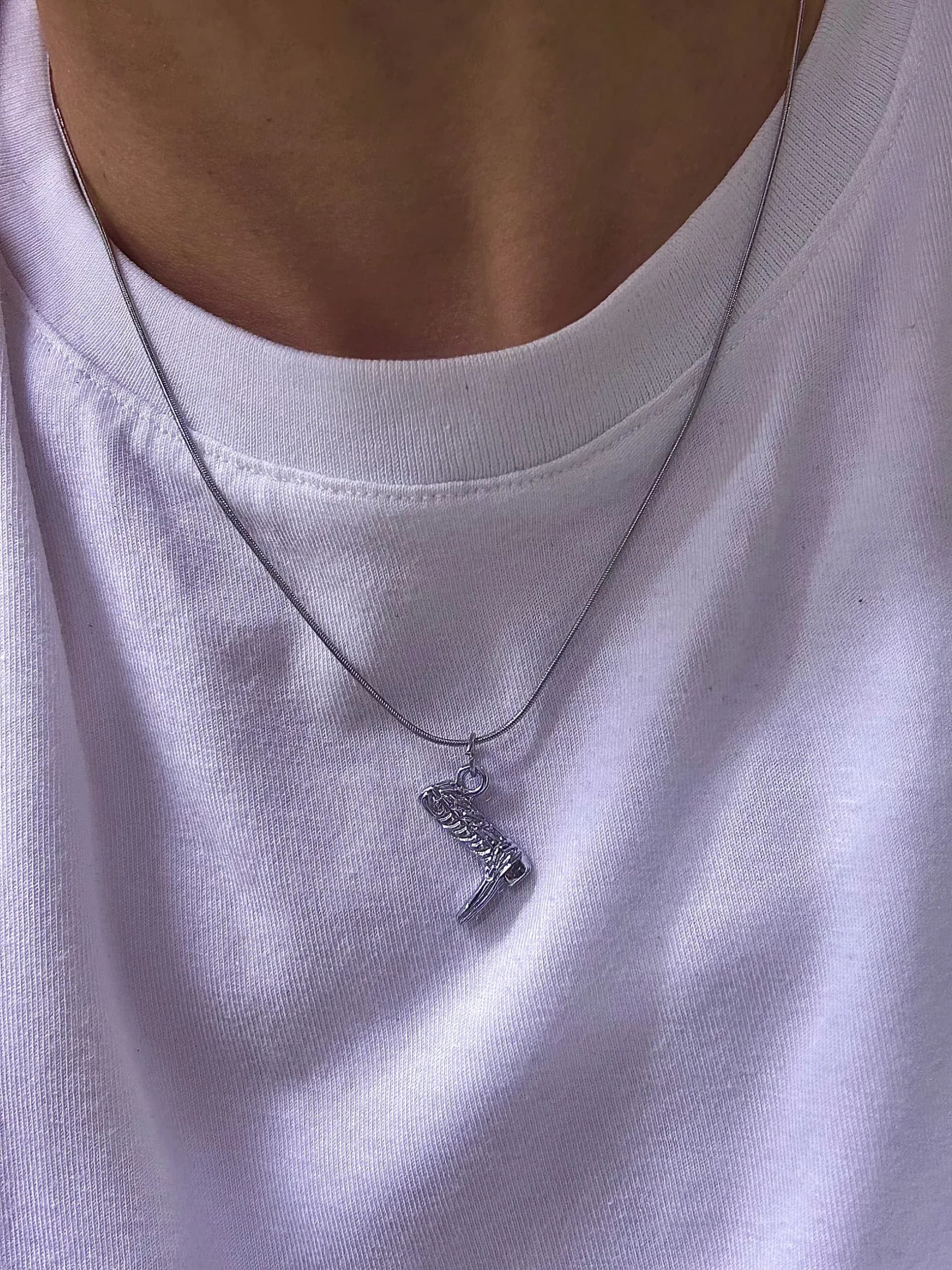 Çelik Gümüş Renk Çizme Kolye