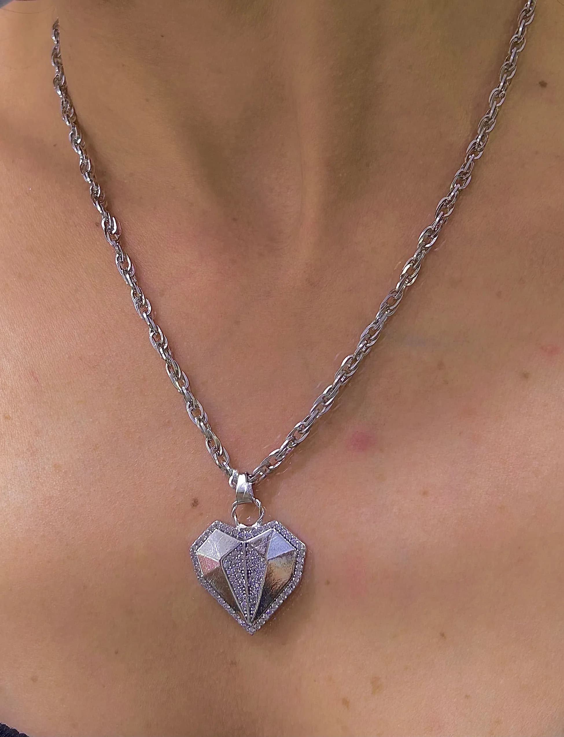 Çelik Gümüş Renk Kalın Kalp Kolye