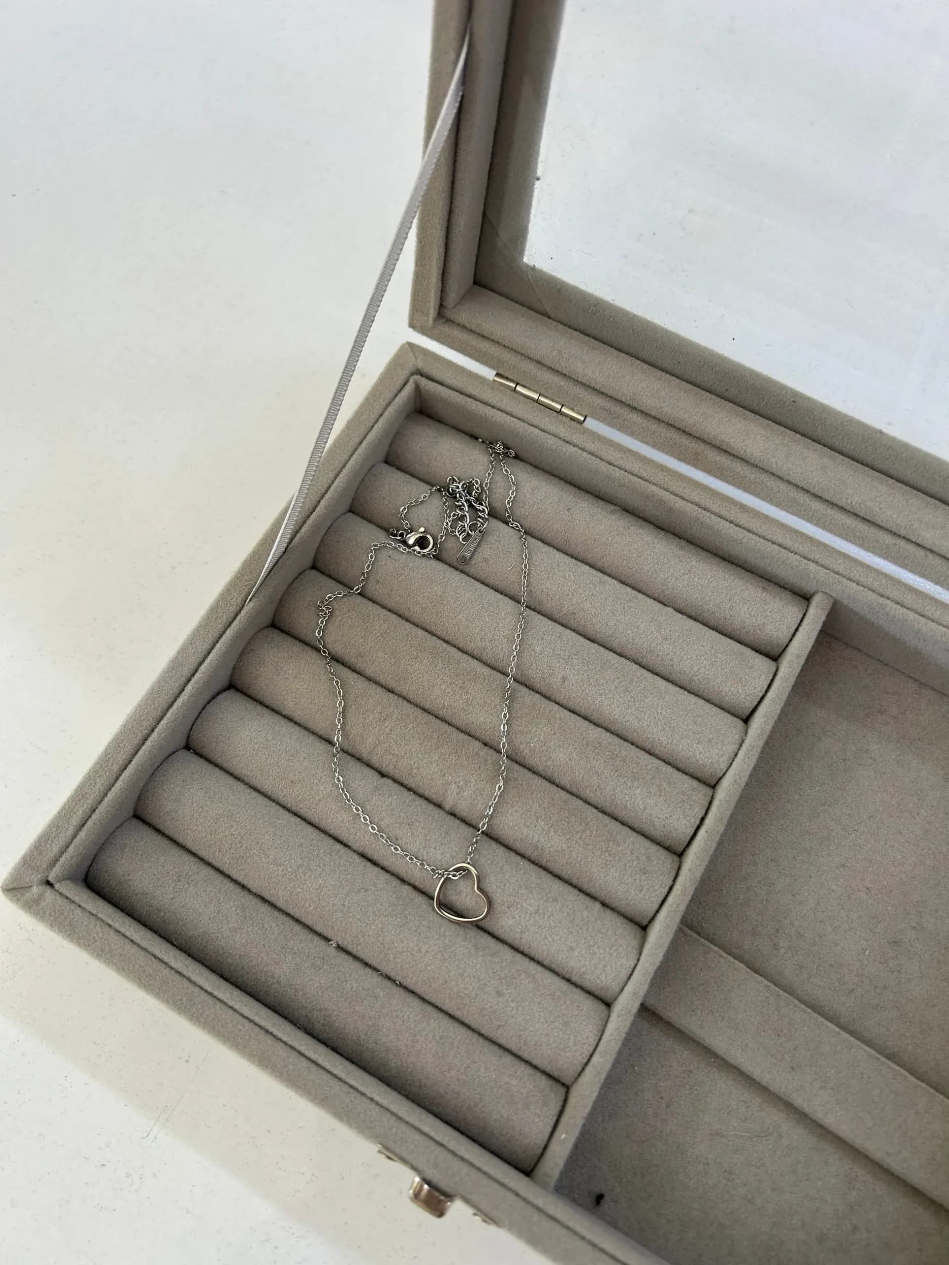 Çelik Gümüşl Renk  Mini Kalp Kolye