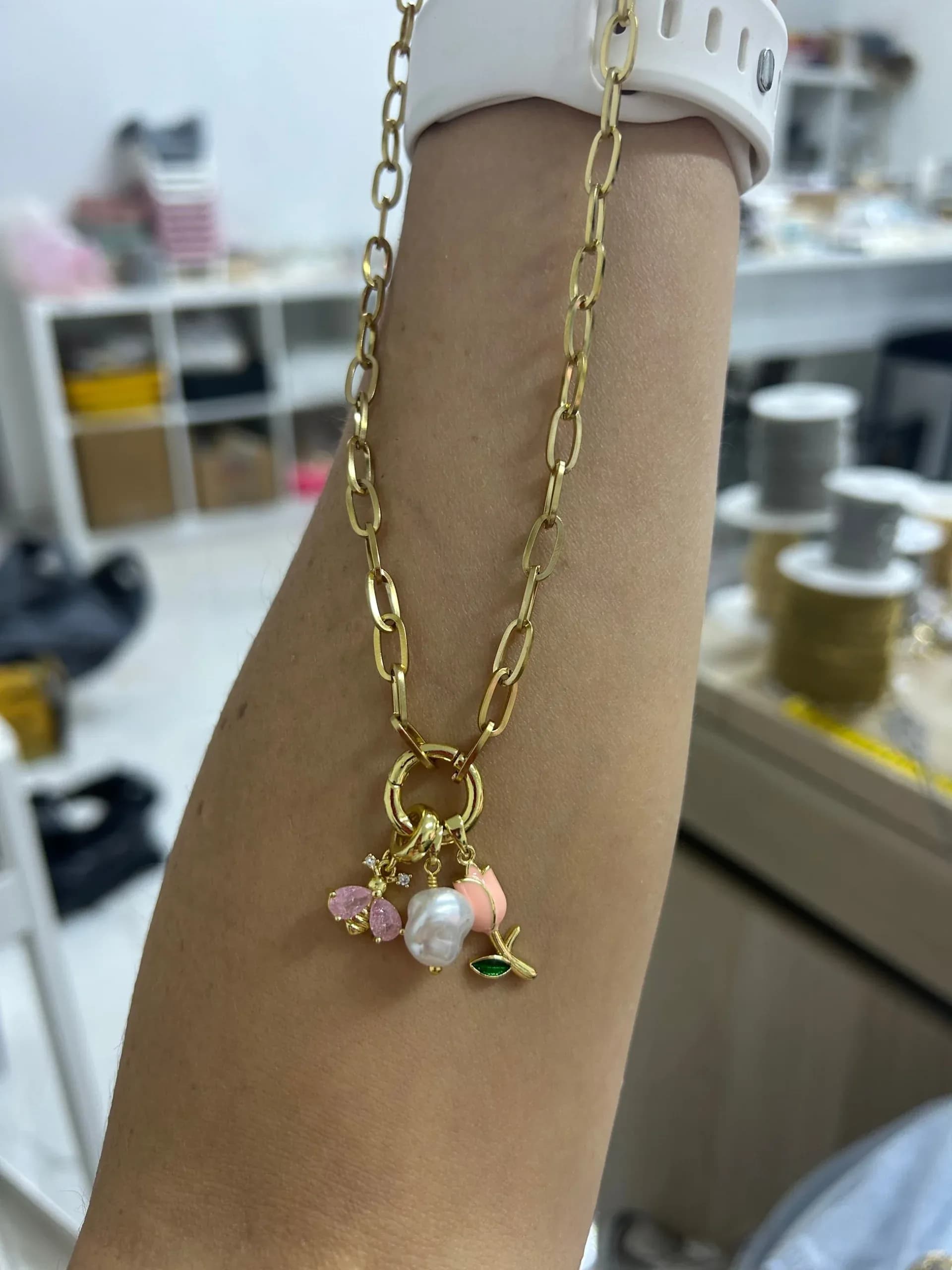 Çelik Kilitli Çıkarılabilir Charm Kolye Lale