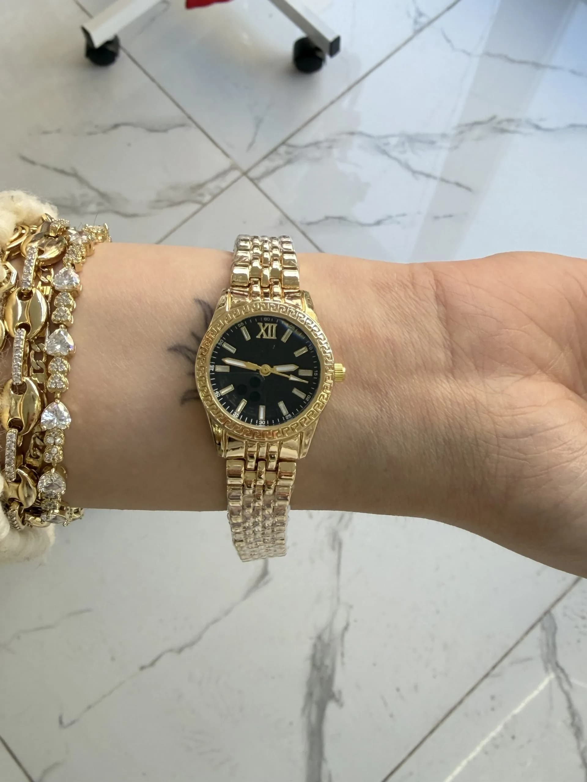 Gold Siyah Çerçeveli Saat