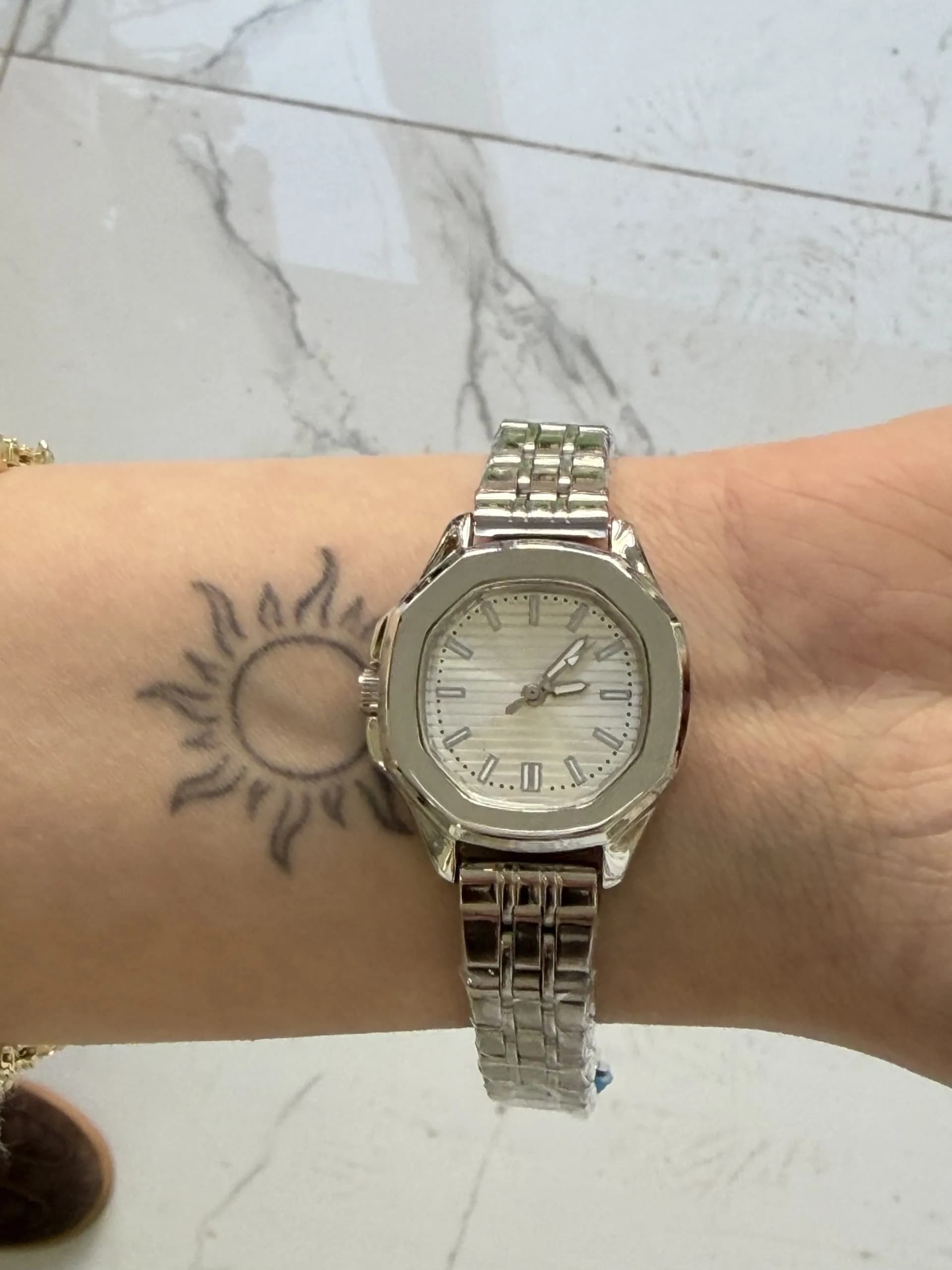 Gümüş Krem Kare Saat