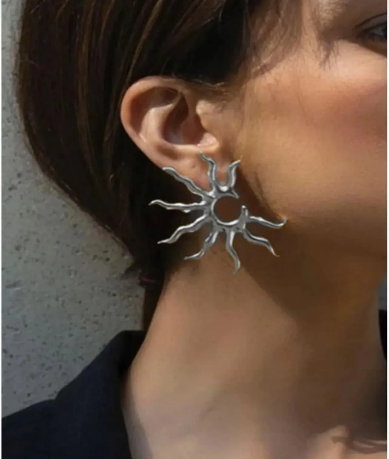 Güneş Figürlü Gümüş Renk Küpe