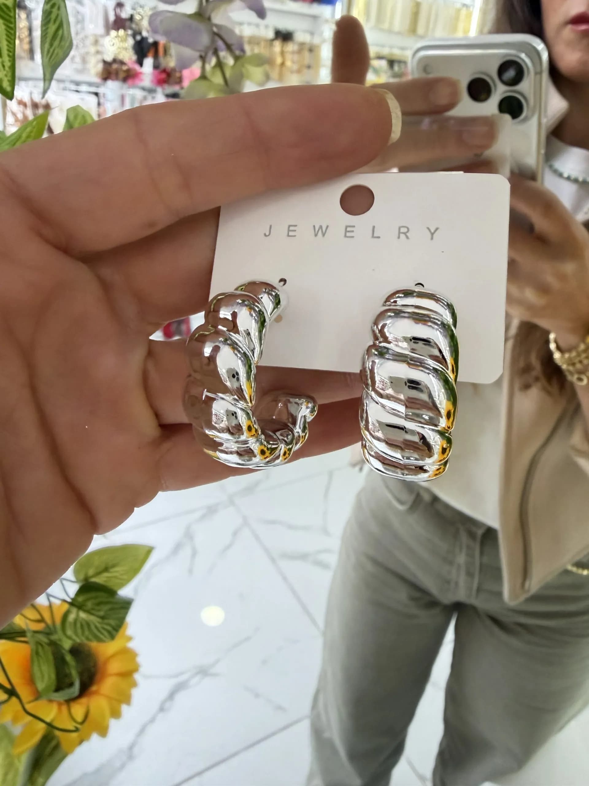 Hafif Çizgi Halka Gümüş Renk Küpe