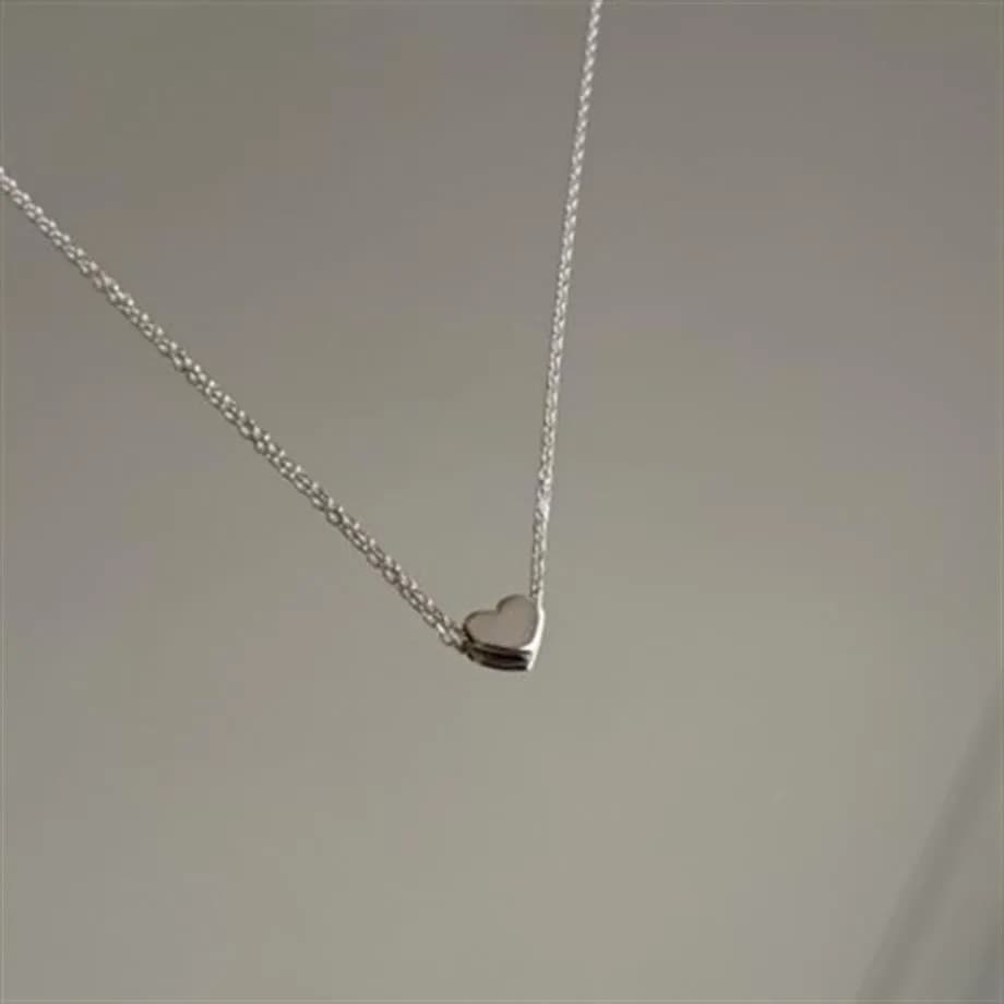 Minimal Gümüş Renk Kalp Kolye