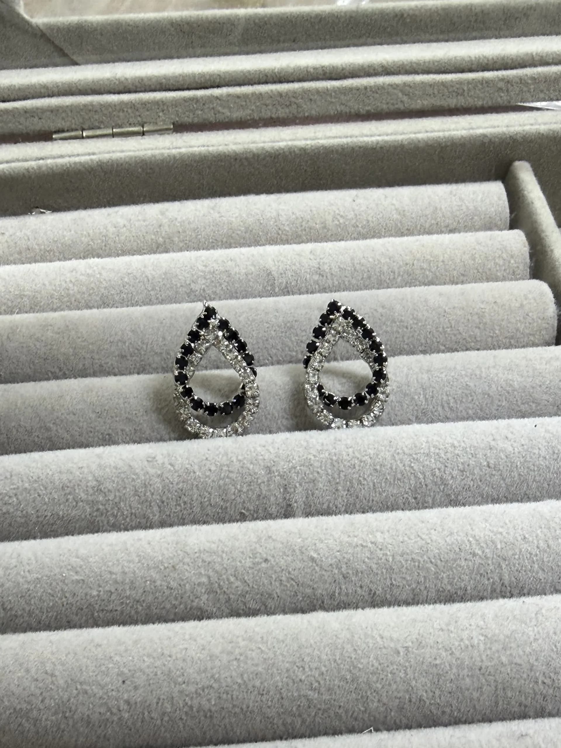 Siyah Gümüş Taşlı Damla Küpe