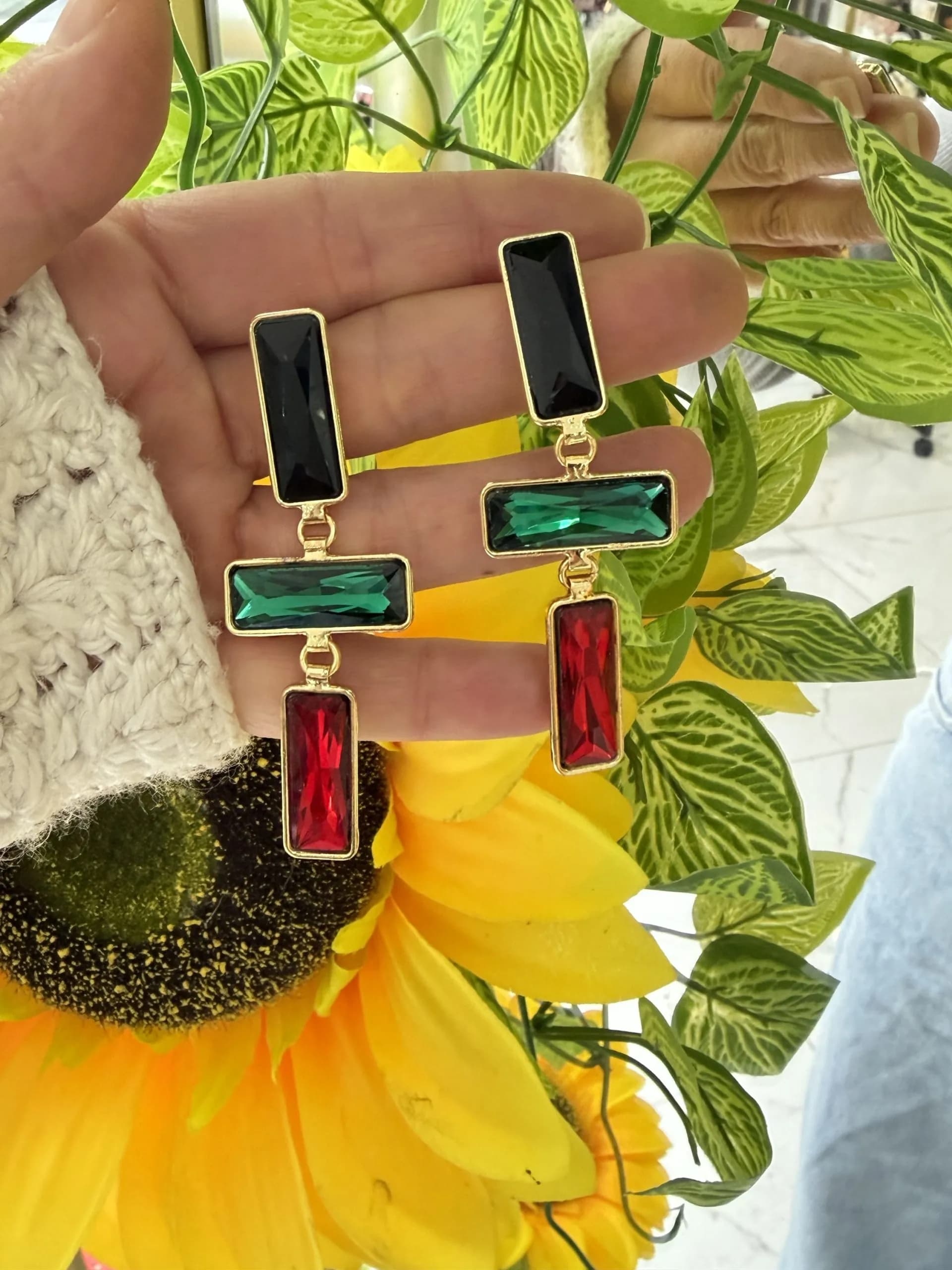 Siyah Yeşil Kırmızı Kristal Küpe