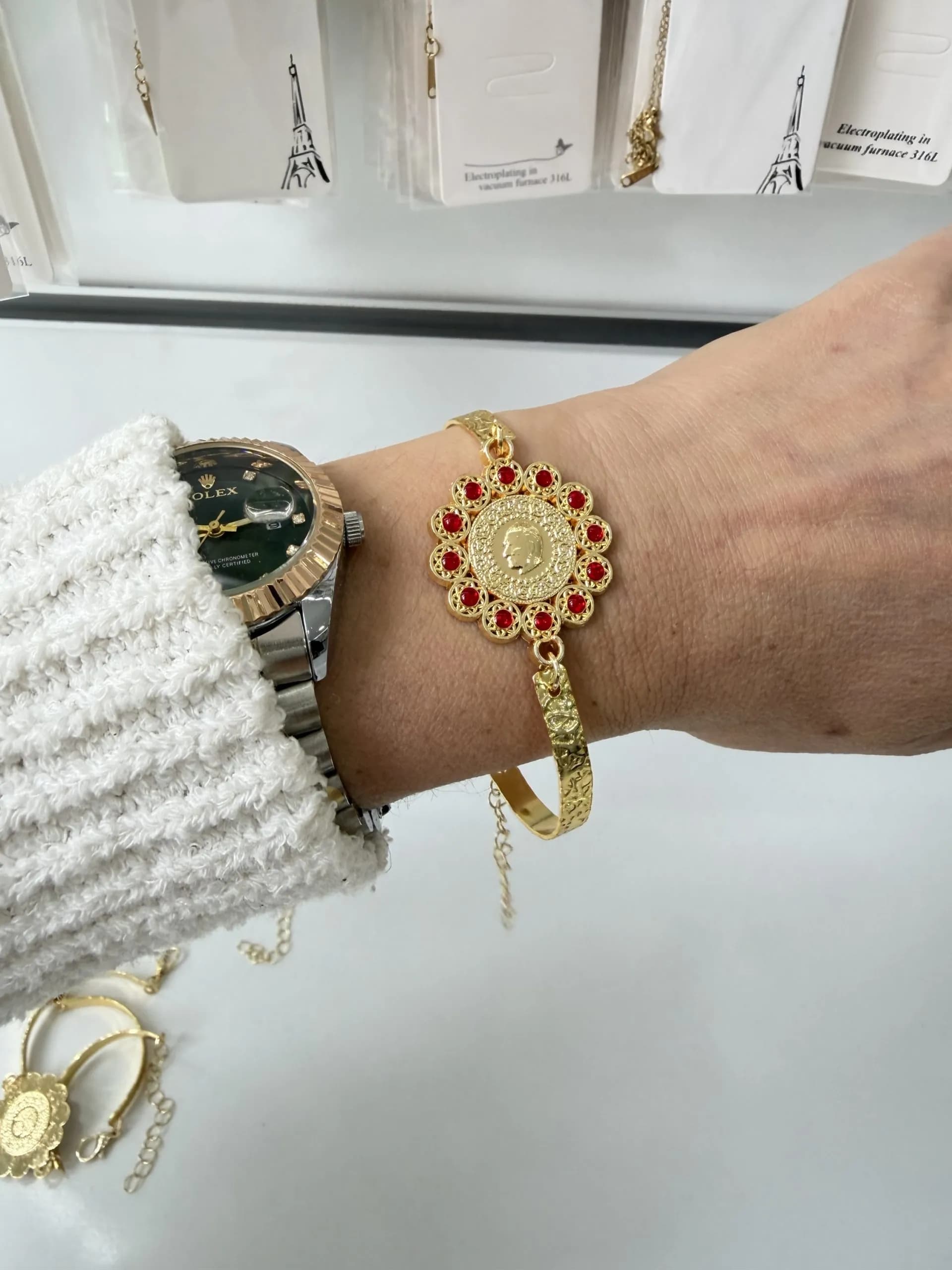 Vip Kırmızı Çeyrekli Kelepçe Bileklik