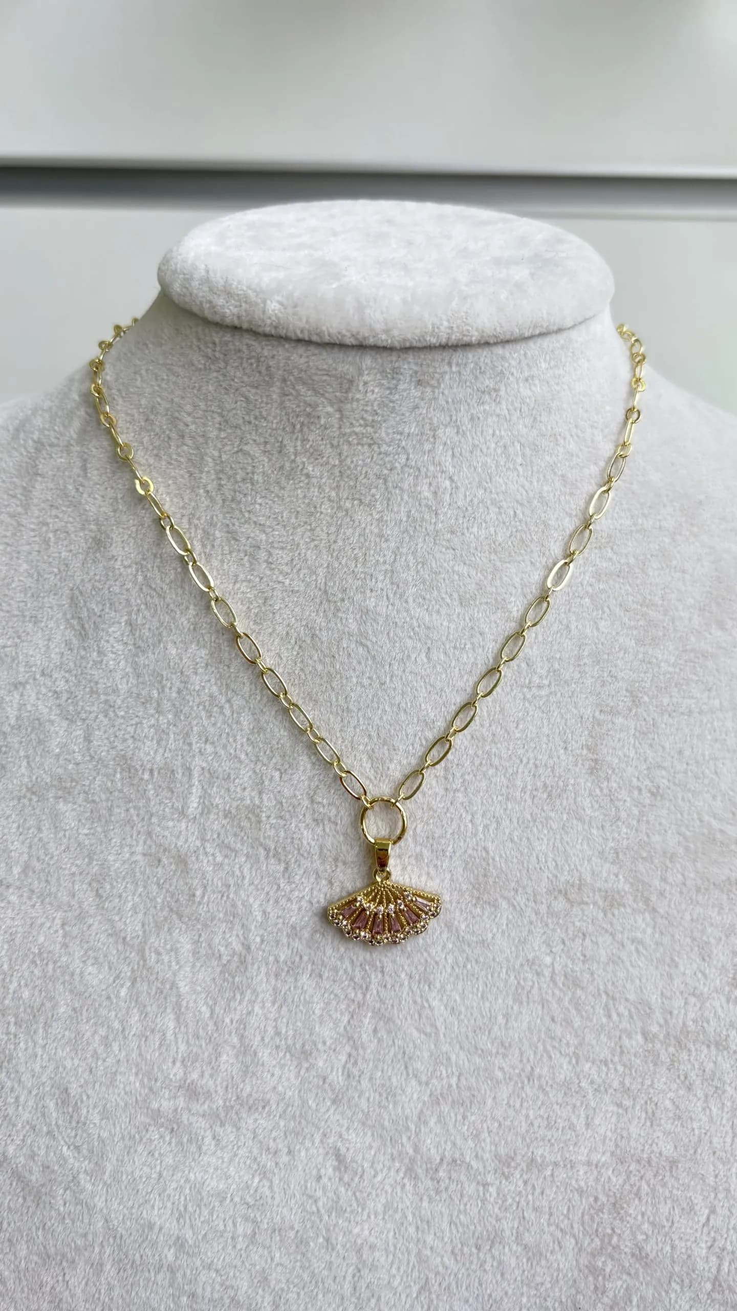 Vip Pembe Yelpaze Kolye