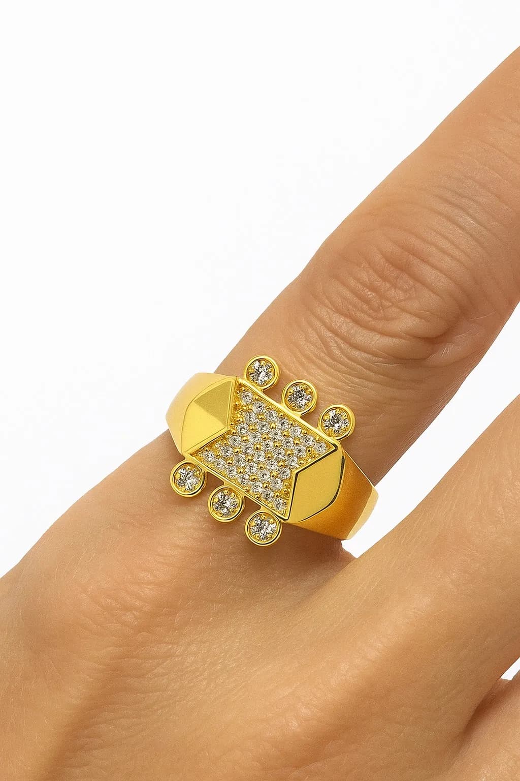 Vip Tarz Gold Renk Taşlı Yüzük