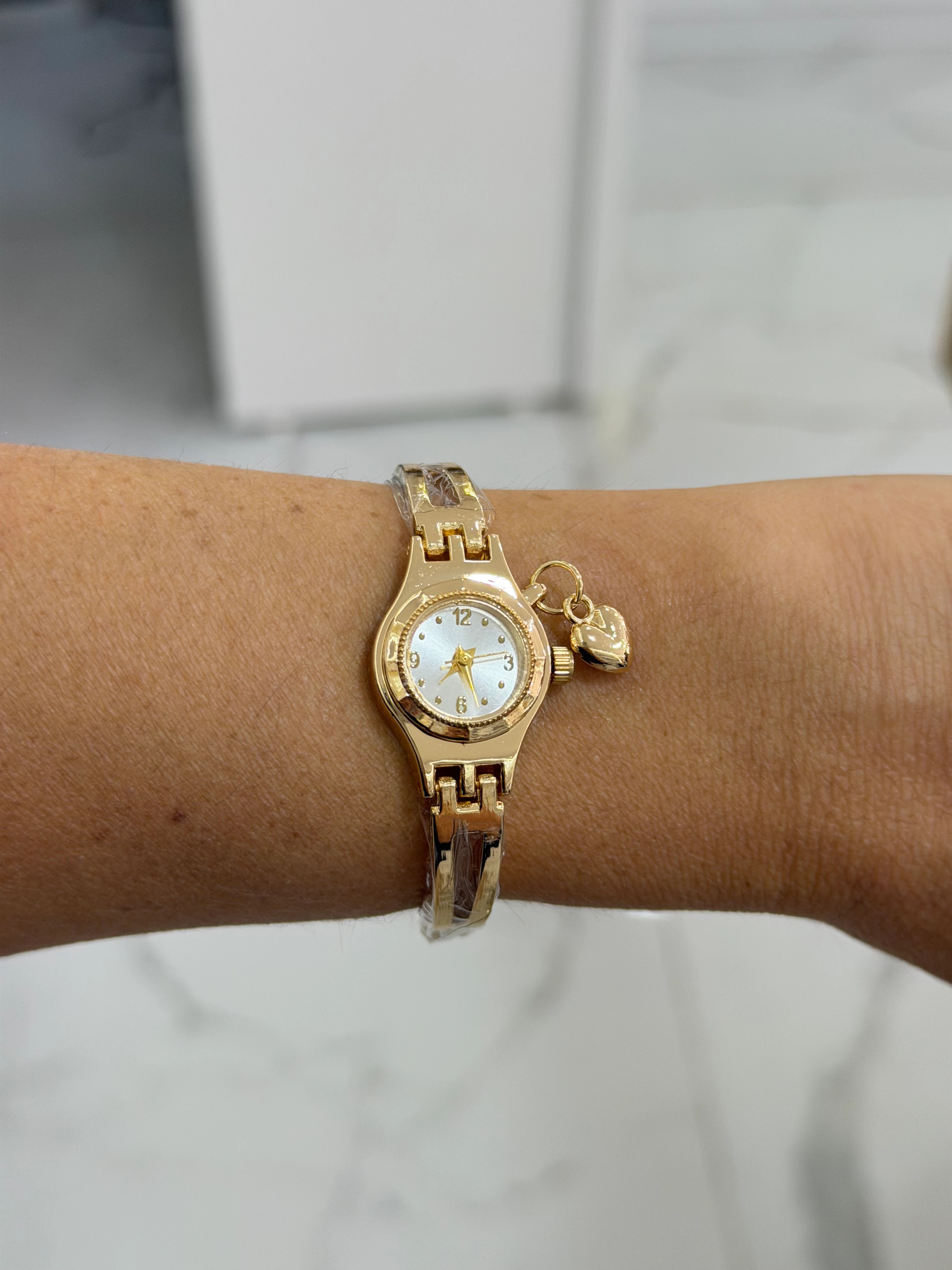Gold Kalp Charm Saat