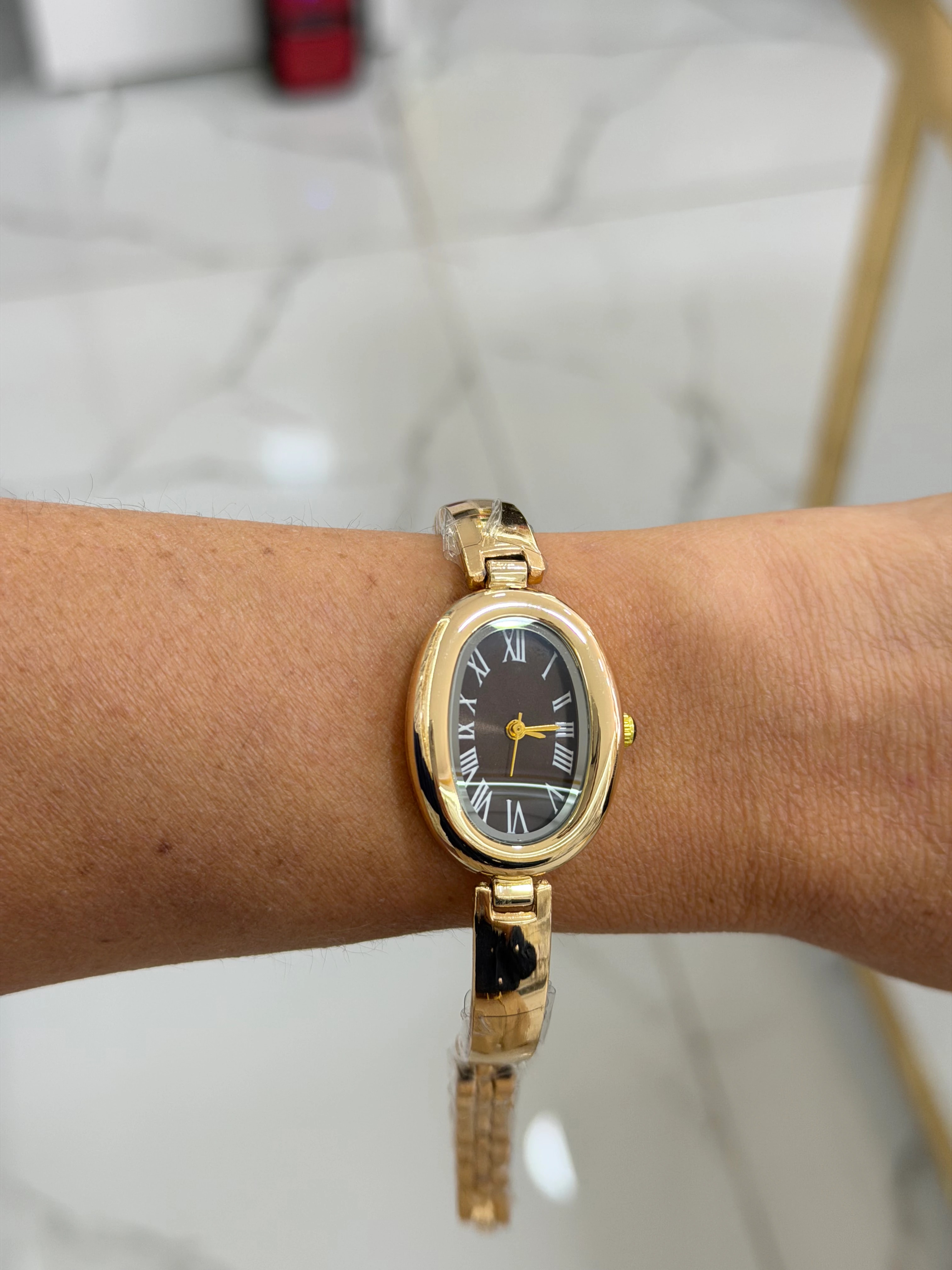 Gold Oval Siyah Saat