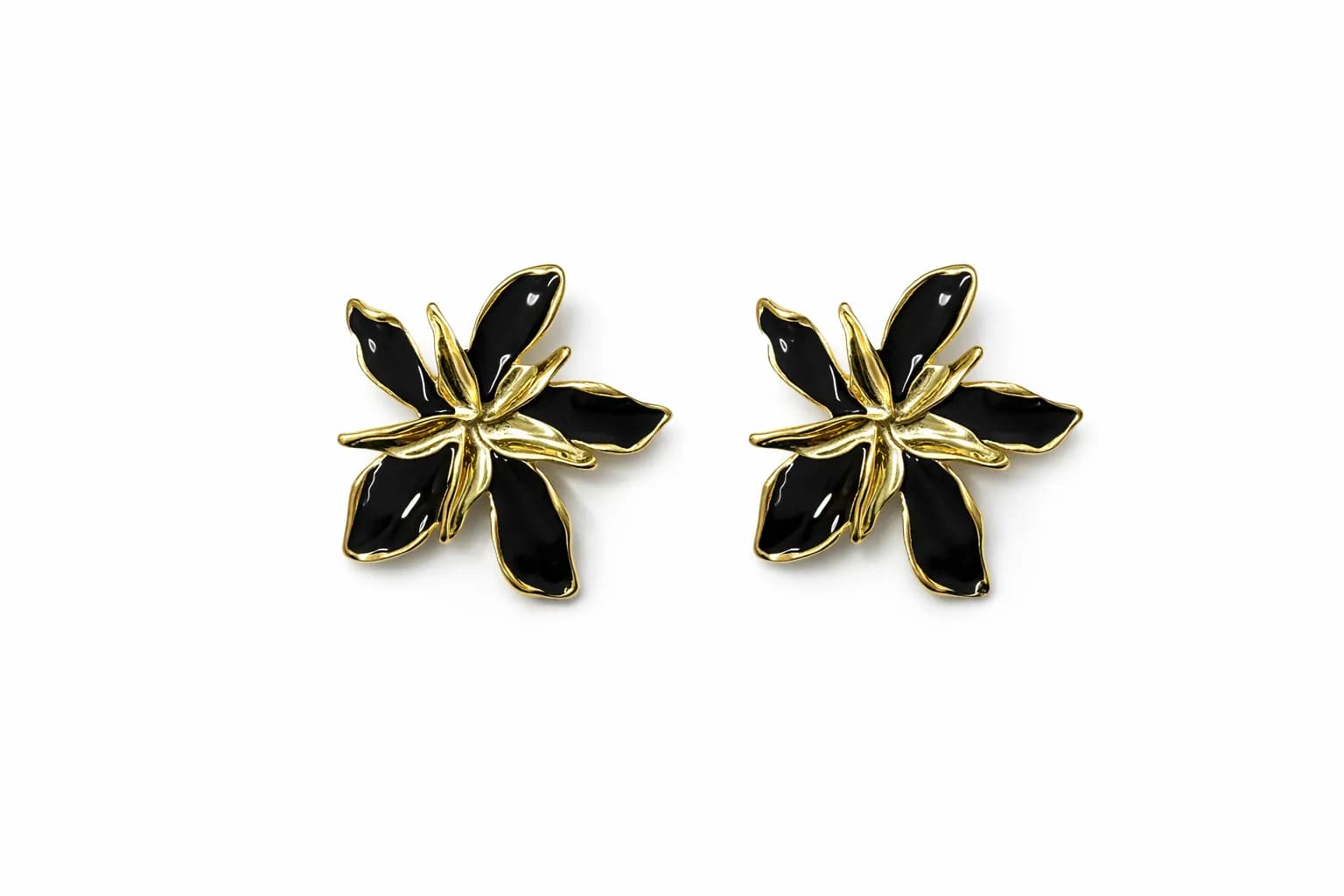 Siyah Mineli Çiçek Küpe