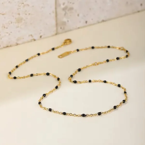 Çelik Siyah Mineli Kolye