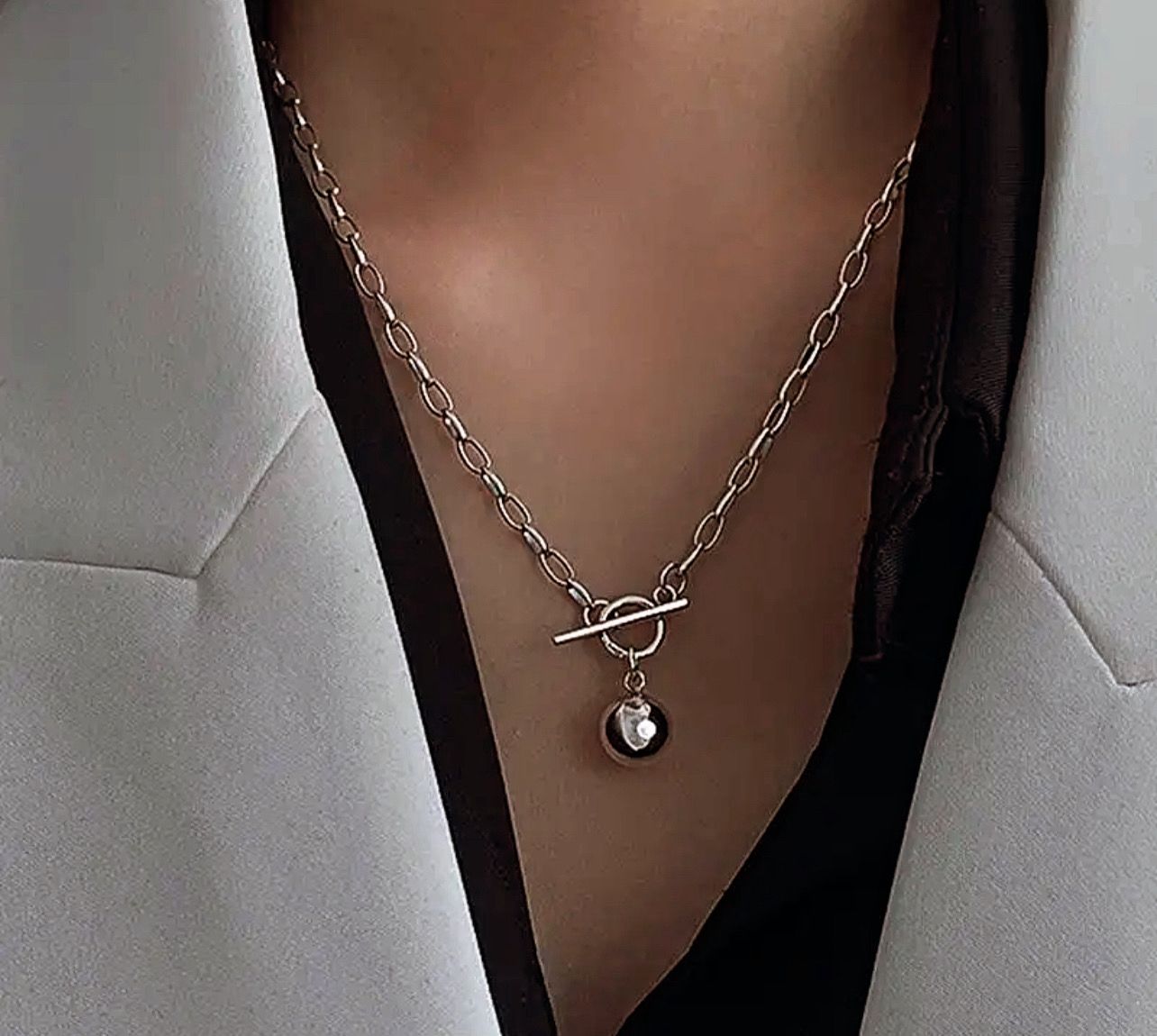 Gümüş Renk Ataç Zincir T Kilit Top Kolye Gümüş Renk Ataç Zincir T Kilit Top Kolye - Görsel 1