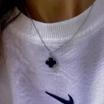 Çelik Gümüş Renk Siyah Cef Yonca Kolye