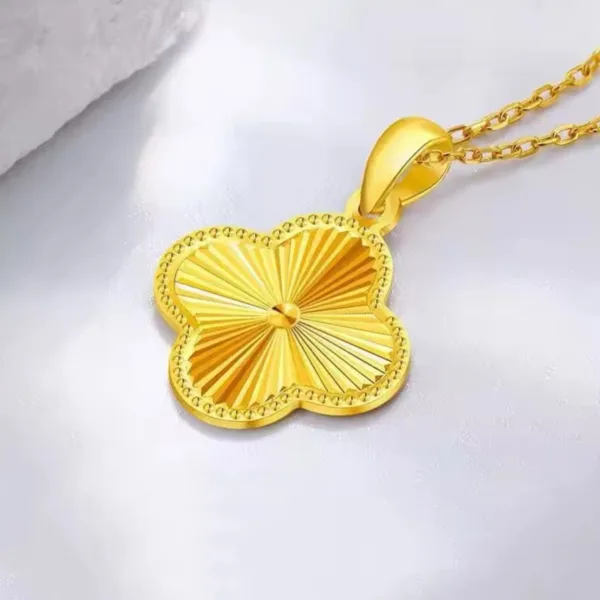 Çelik Cef Yonca Kolye