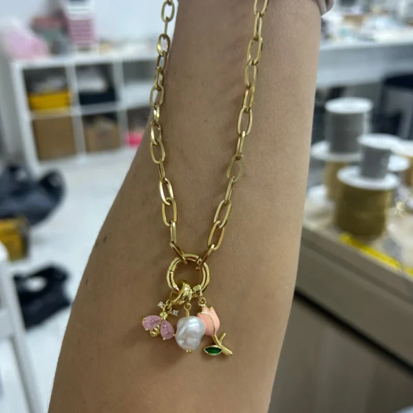 Çelik Kilitli Çıkarılabilir Charm Kolye Lale