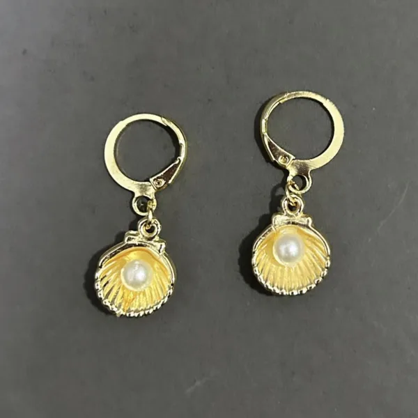 Kadın İstiridye Küpe