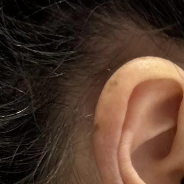 Kadın Minimal Top Kıkırdak Küpe