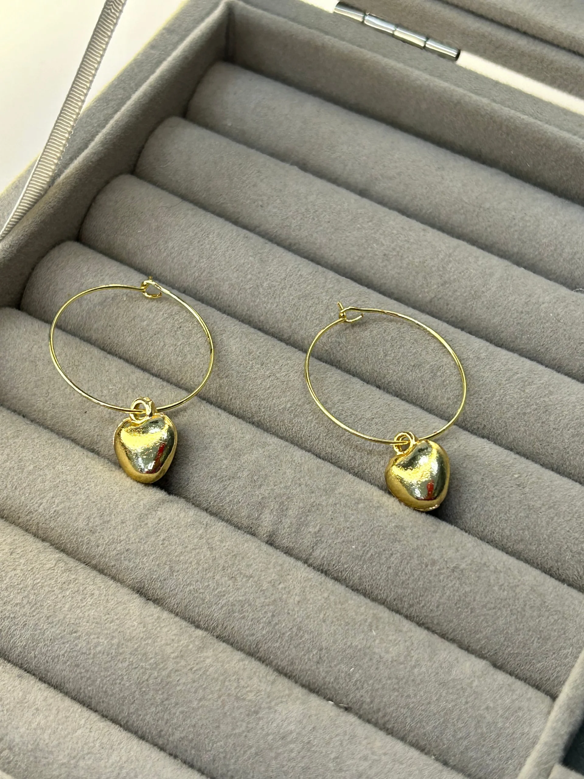 Gold İnce Halka Kalp Küpe Gold İnce Halka Kalp Küpe - Görsel 1