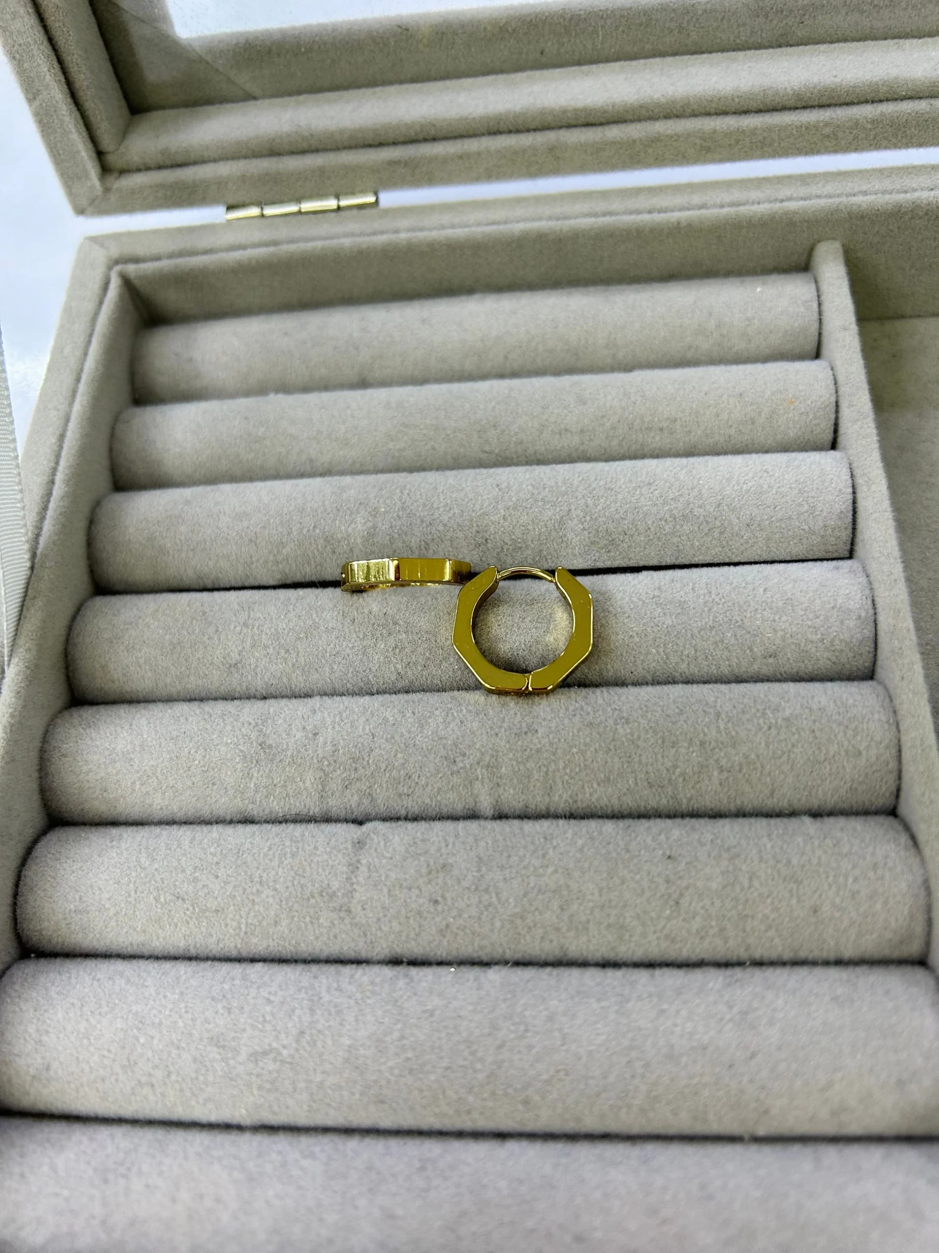 Çelik Köşeli Halka Küpe Çelik Köşeli Halka Küpe - Görsel 1