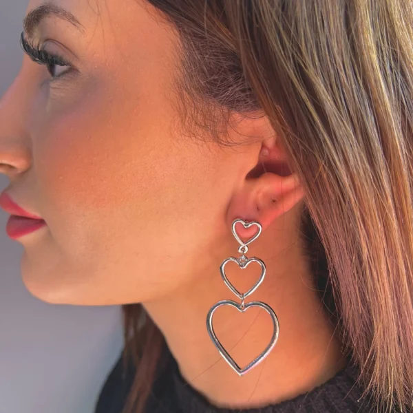 Gümüş Renk Kalp Sallantılı Küpe