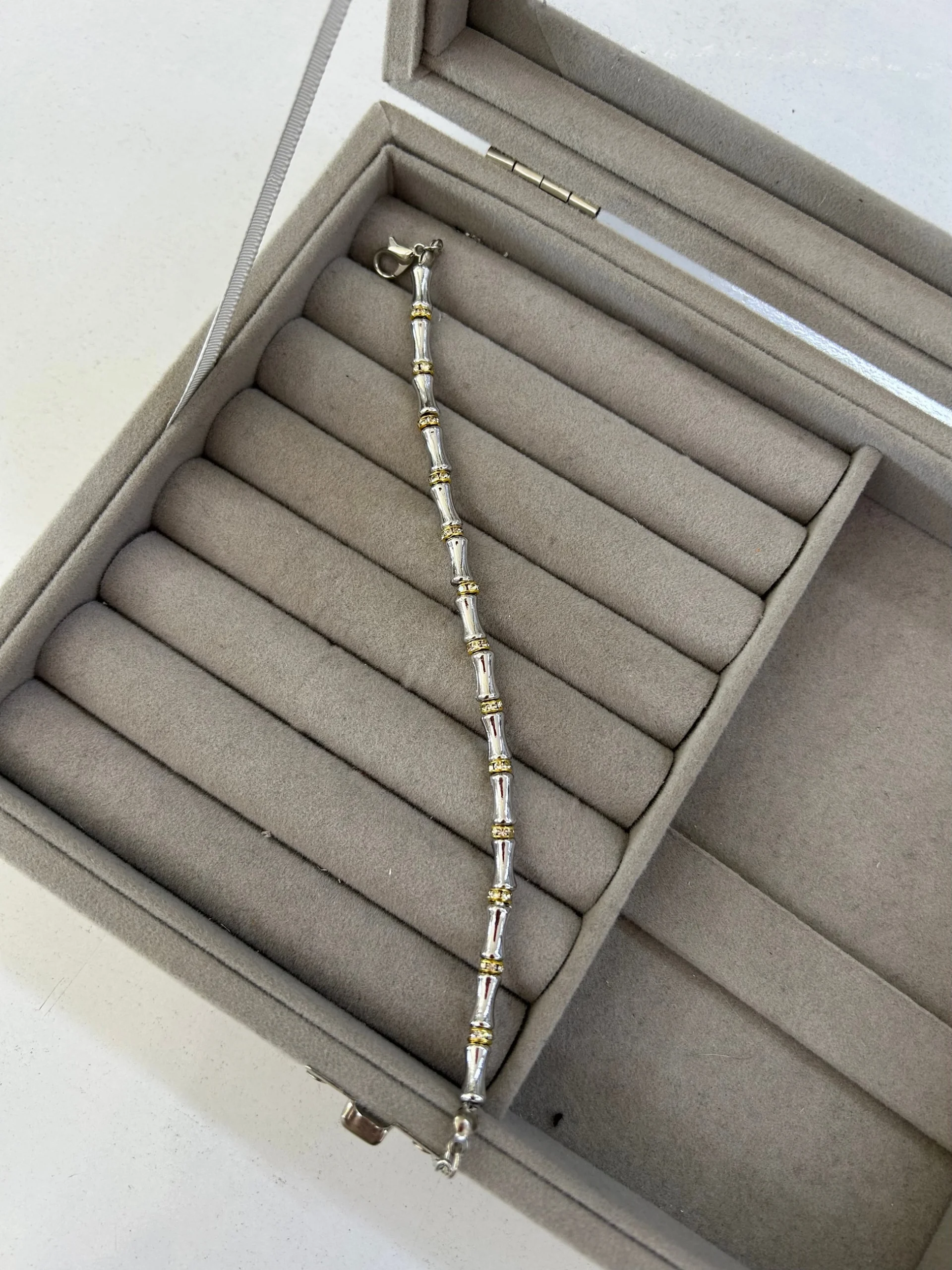 Vip Avukat Leyla Serenay Bileklik Gümüş renk Vip Avukat Leyla Serenay Bileklik Gümüş renk - Görsel 1