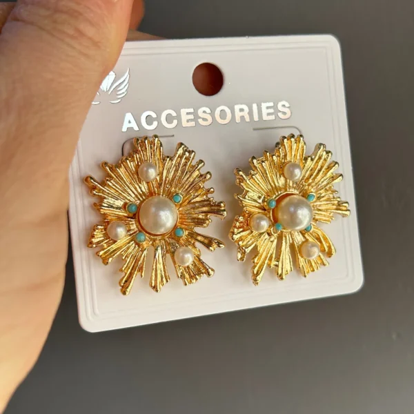 Gold İncili Tasarım Mavi Detay Küpe