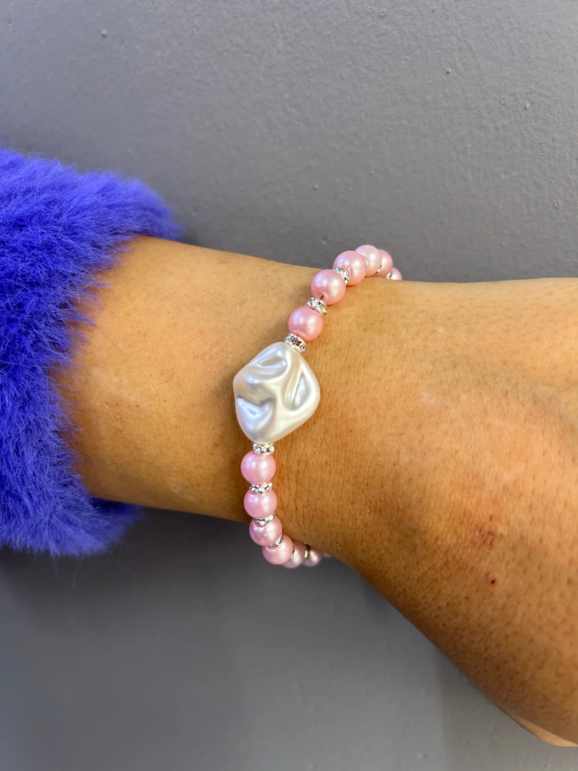 Barbie Pembe İncili Taşlı Bileklik Barbie Pembe İncili Taşlı Bileklik - Görsel 1