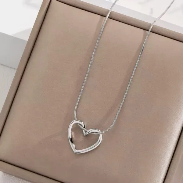 Çelik Gümüş Renk Yılan Zincir Kalp Kolye