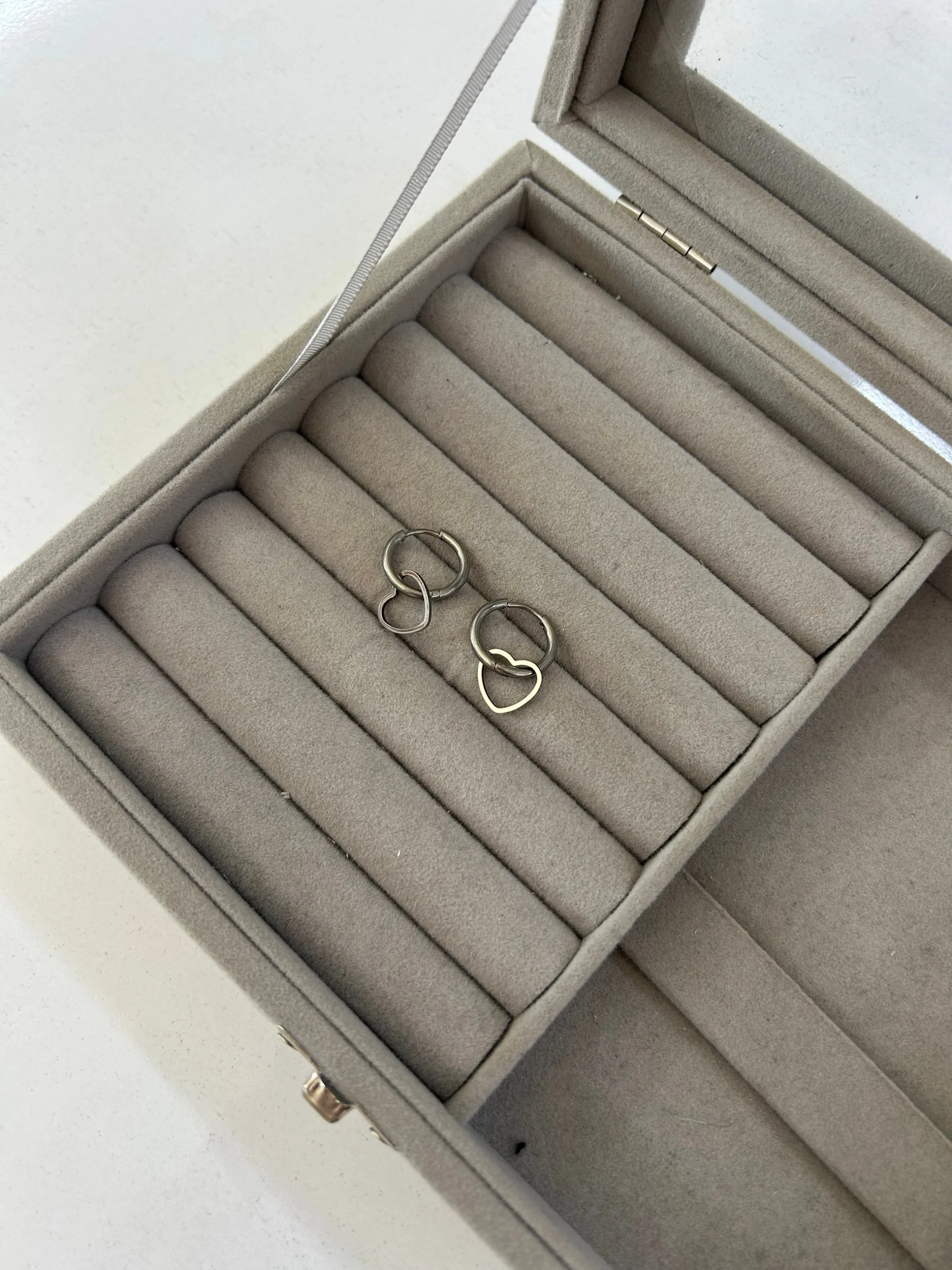 Çelik Gümüş Renk  Kalpli Charm Küpe Çelik Gümüş Renk  Kalpli Charm Küpe - Görsel 1