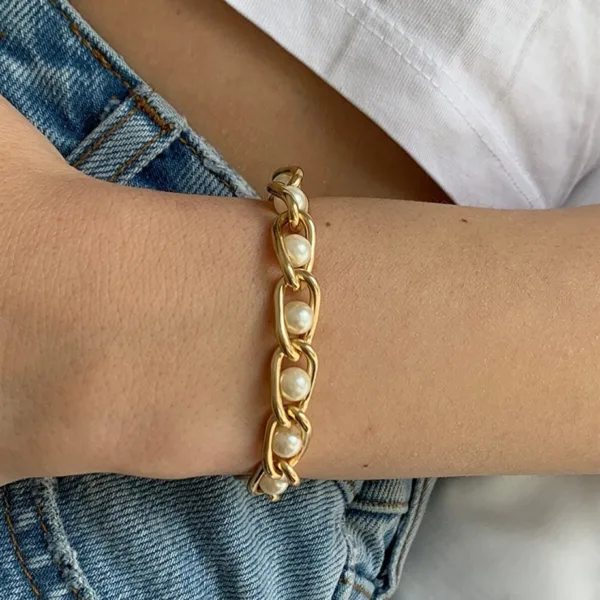 Kadın Altın Renk Zincirli İnci Bilkeklik