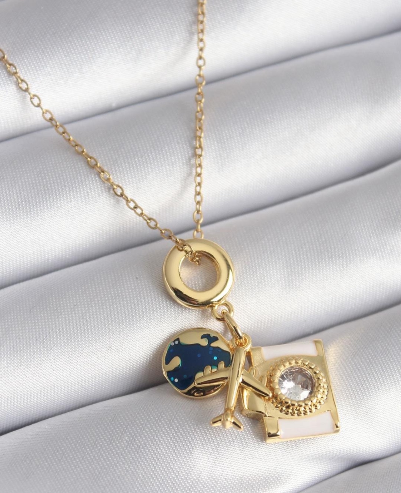 Çelik Uçak Dünyalı Charm Kolye Çelik Uçak Dünyalı Charm Kolye - Görsel 1