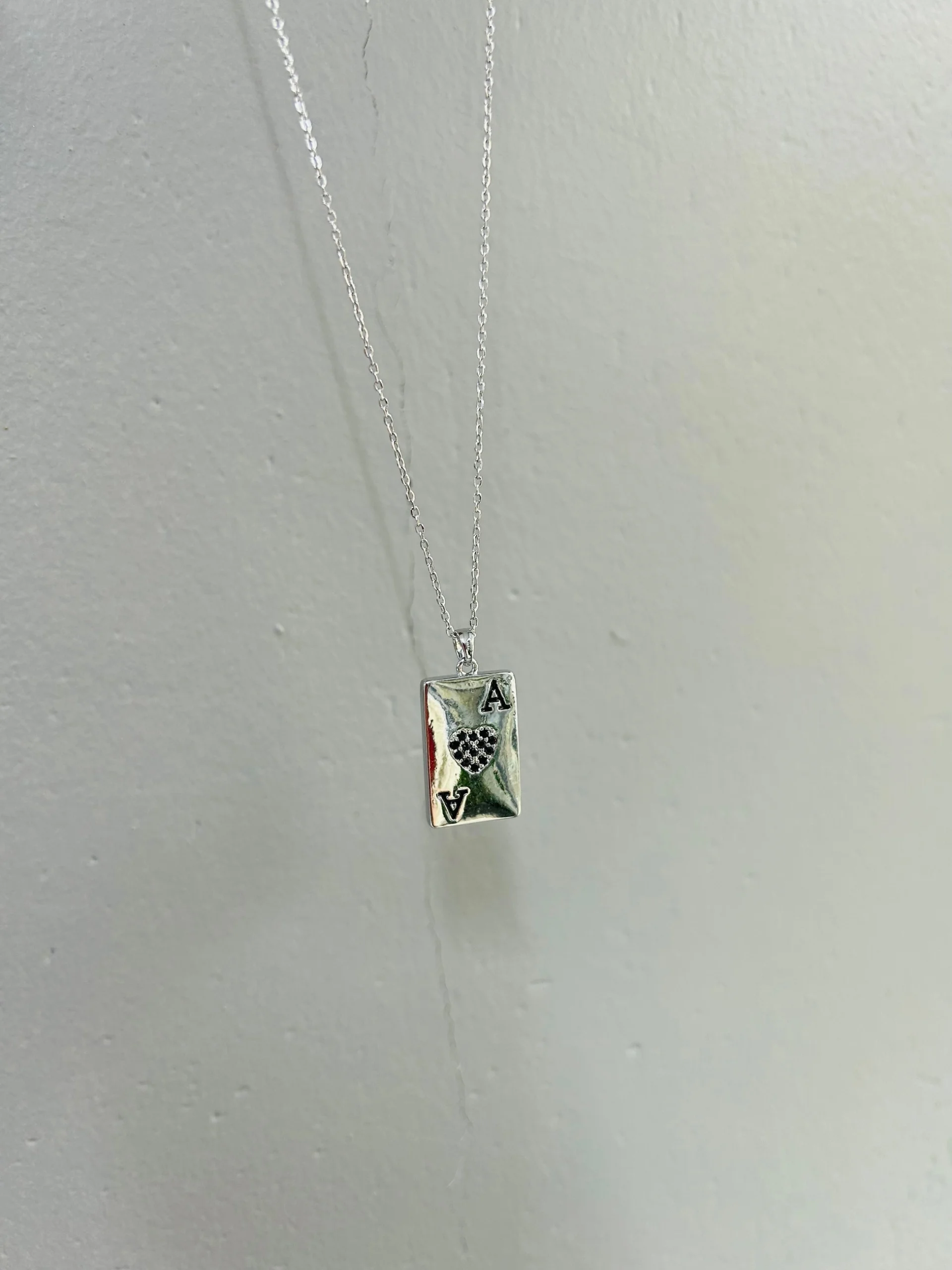 Çelik Gümüş Renk Siyah Taşlı As Tarot Kolye Çelik Gümüş Renk Siyah Taşlı As Tarot Kolye - Görsel 1