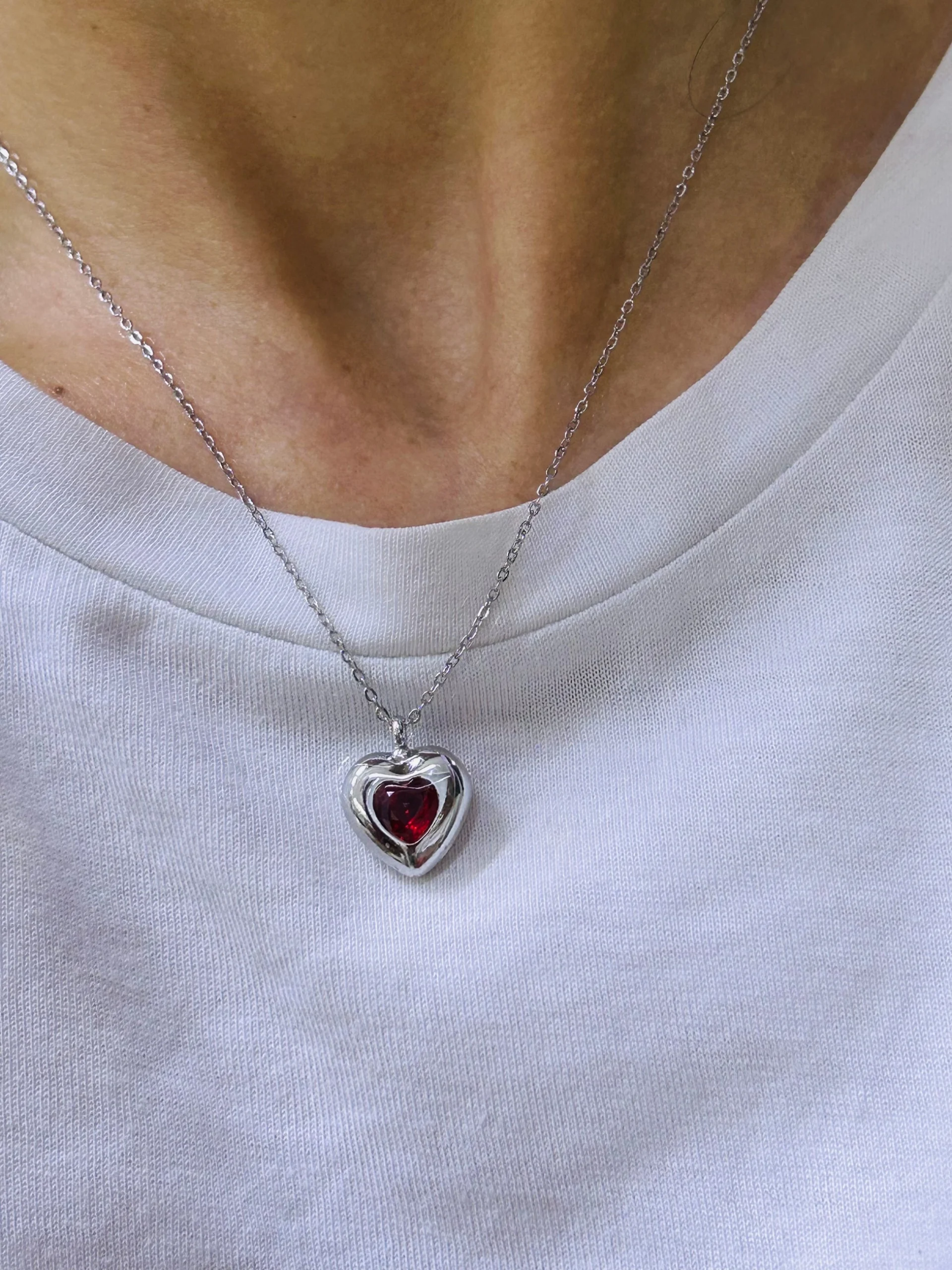 Çelik Kırmızı Taş Kalp Kolye Gümüş Renk Çelik Kırmızı Taş Kalp Kolye Gümüş Renk - Görsel 1
