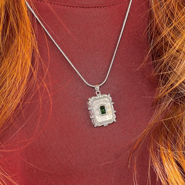 Çelik Gümüş Renk Yılan Zincir Yeşil Baget Çerçeve Kolye