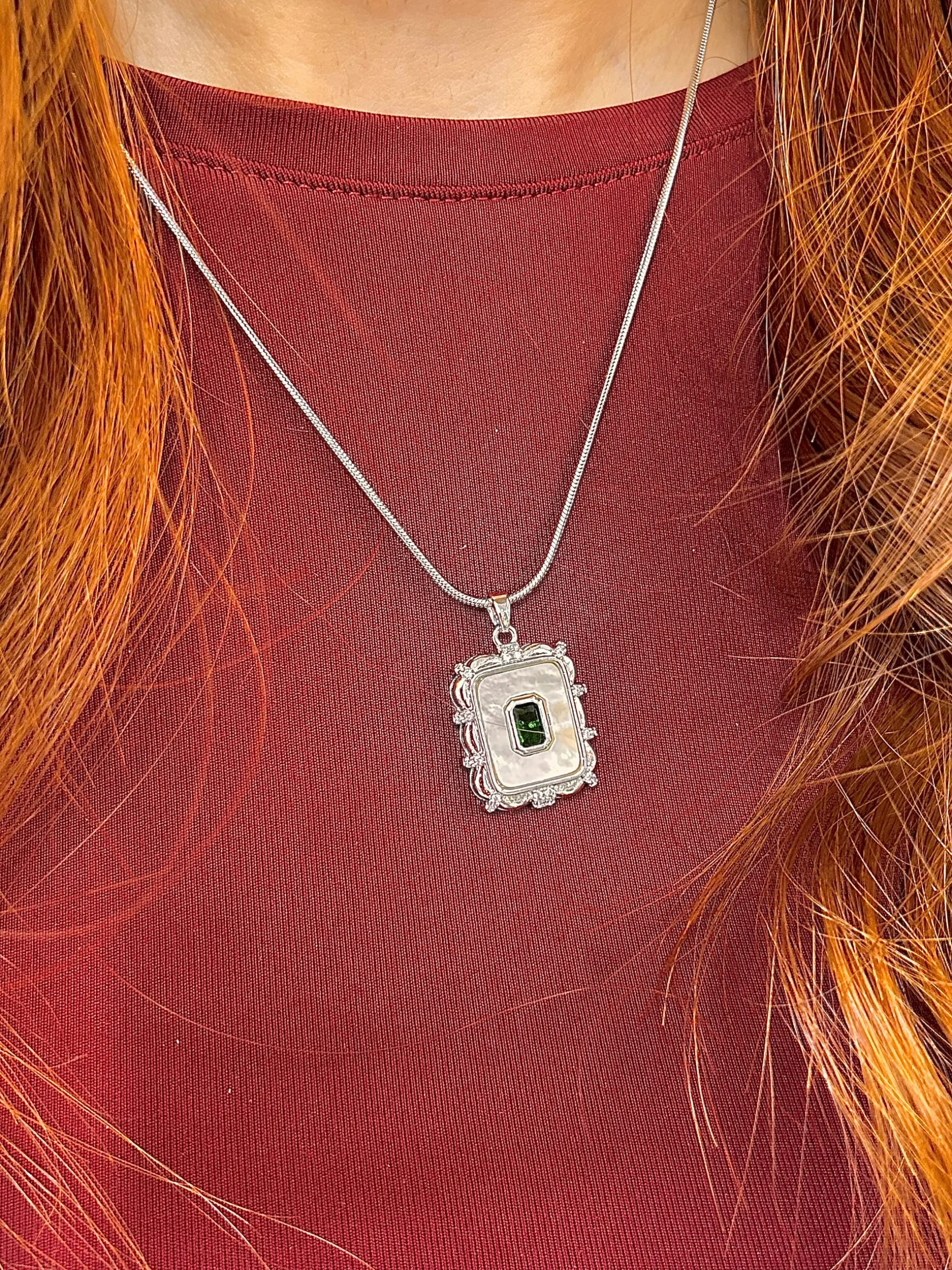 Çelik Gümüş Renk Yılan Zincir Yeşil Baget Çerçeve Kolye Çelik Gümüş Renk Yılan Zincir Yeşil Baget Çerçeve Kolye - Görsel 1