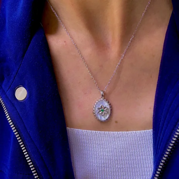 Çelik Gümüş Renk Vintage Kolye