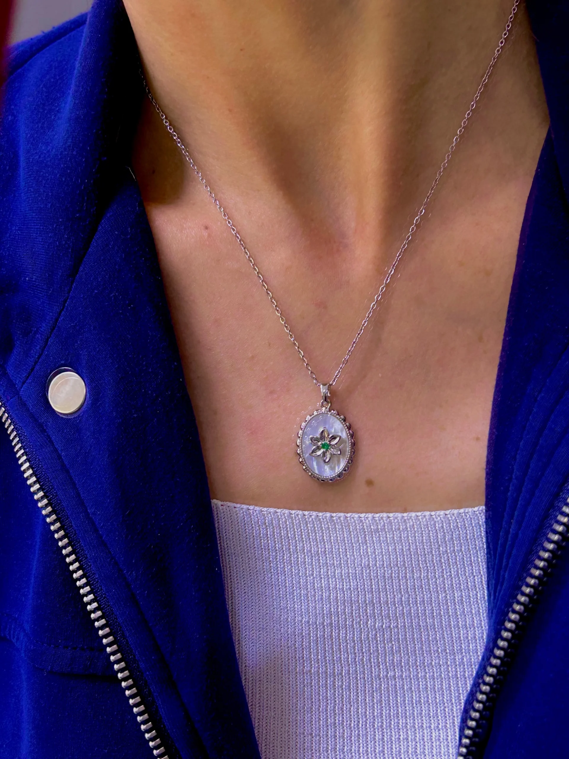 Çelik Gümüş Renk Vintage Kolye Çelik Gümüş Renk Vintage Kolye - Görsel 1