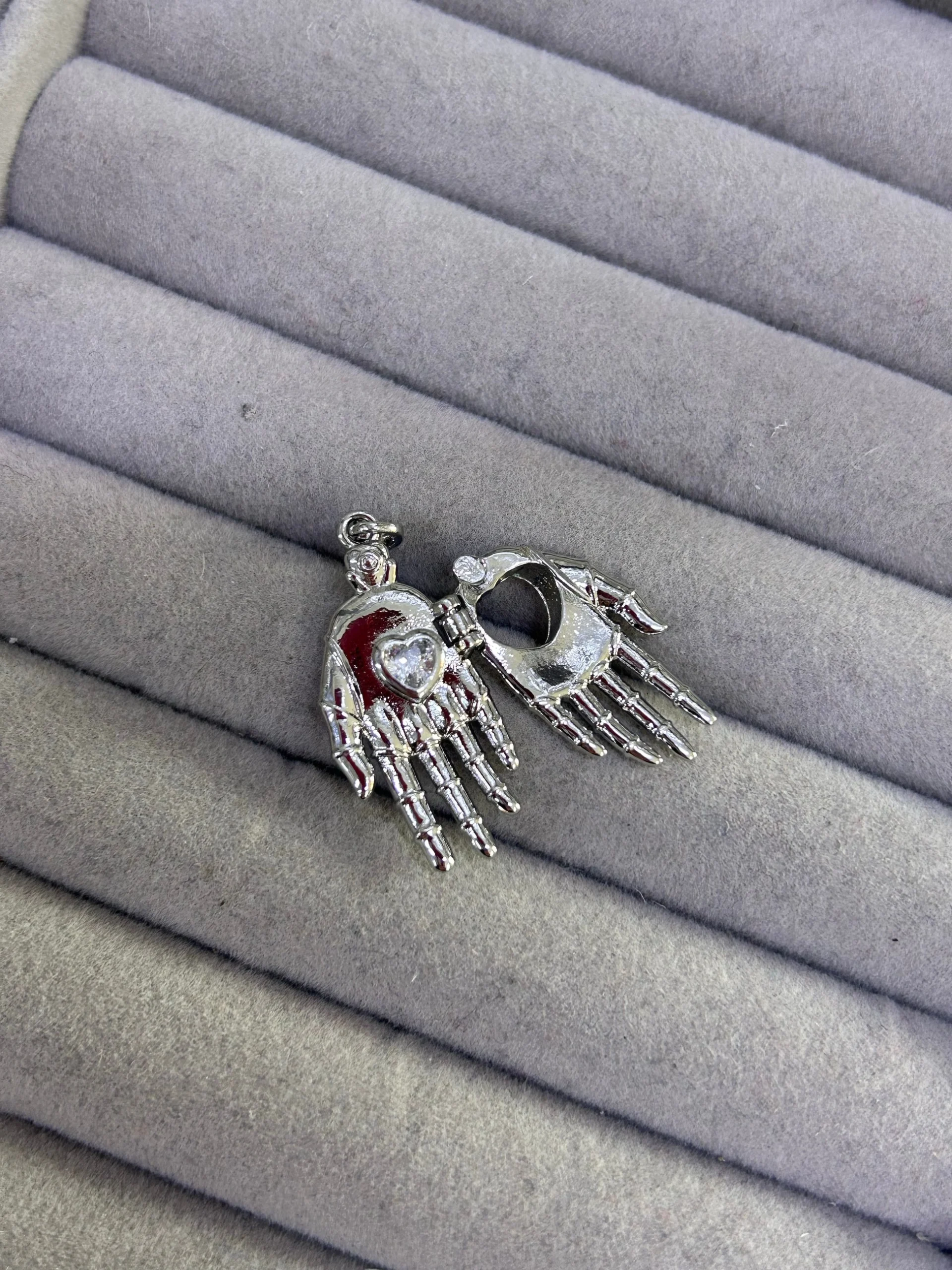 image_1950 Kapaklı El - Görsel 1