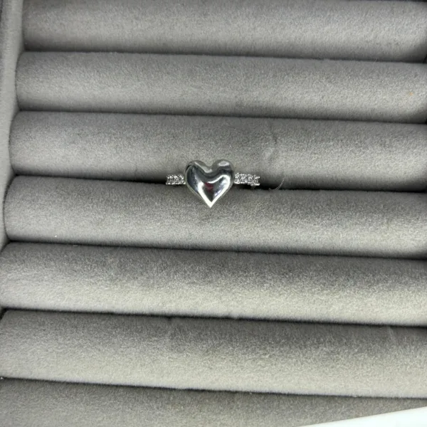 Gümüş Renk Taşlı Kalp Tarz Yüzük