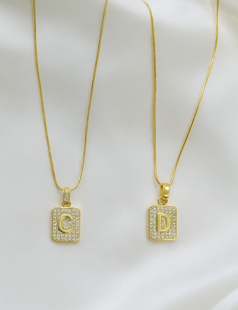 81A4EA2A-0DD7-4951-8A4C-18303D0C1D57 Çelik Taşlı Kare Harf Kolye - Görsel 1